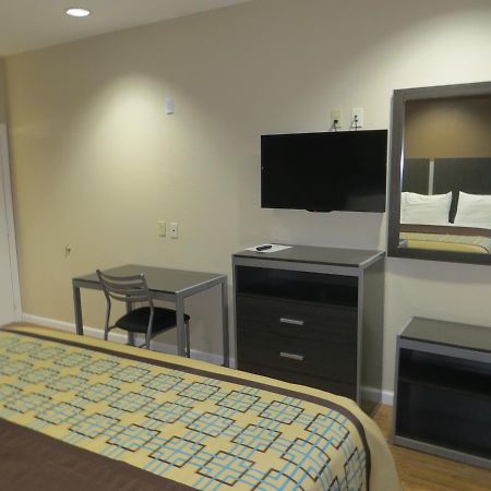 Scottish Inn & Suites Бейтаун Экстерьер фото
