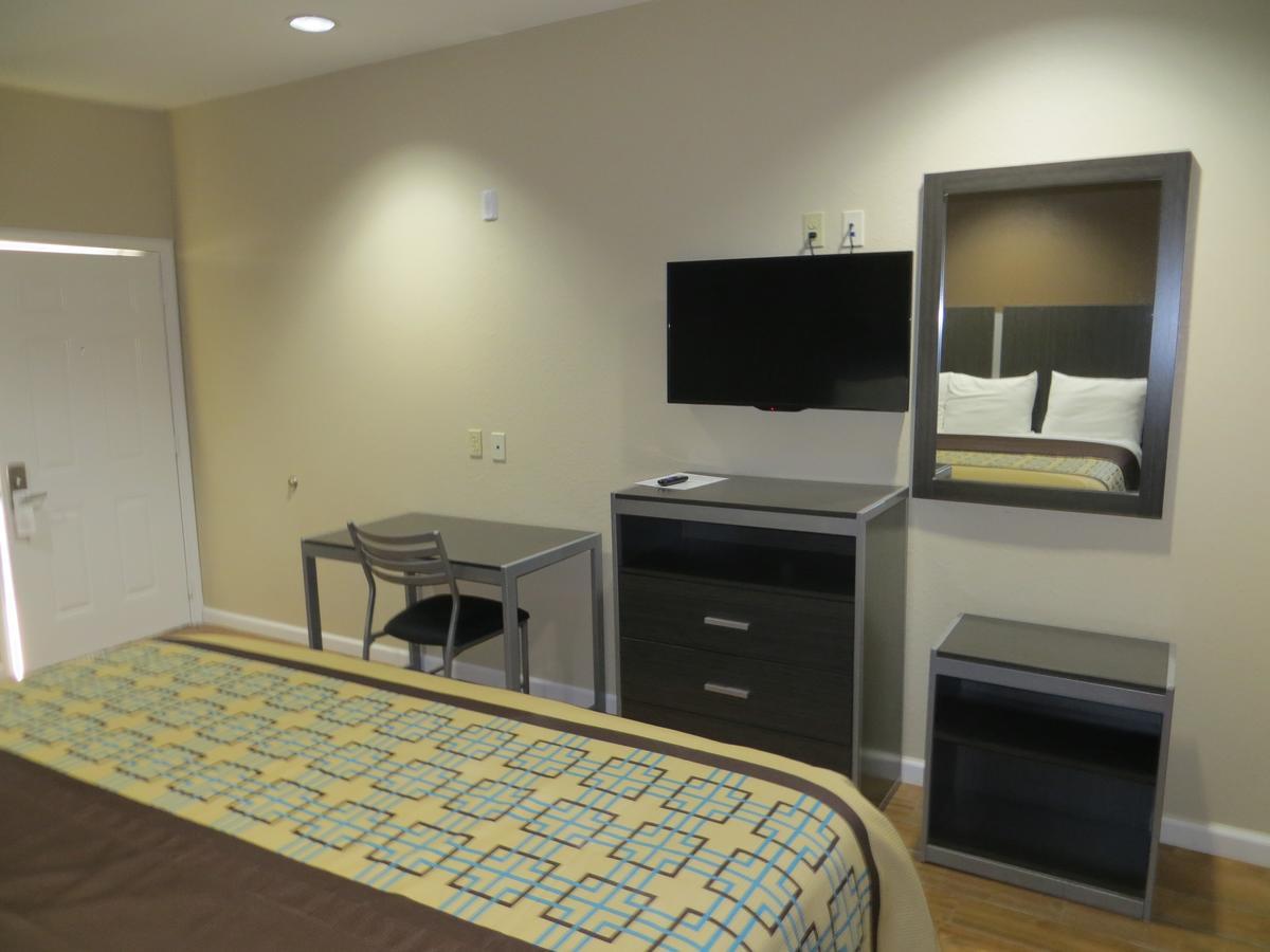 Scottish Inn & Suites Бейтаун Экстерьер фото