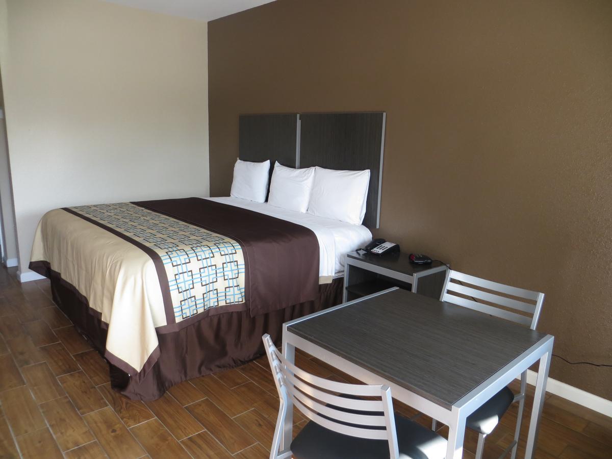 Scottish Inn & Suites Бейтаун Экстерьер фото